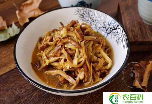 干黄花菜炖白菜(清爽营养的家常菜)-农百科